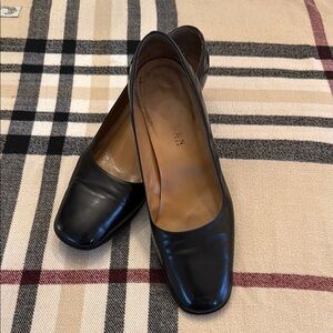 Ralph Lauren Black 2” heel Sleek  Leather Shoes size 10 C